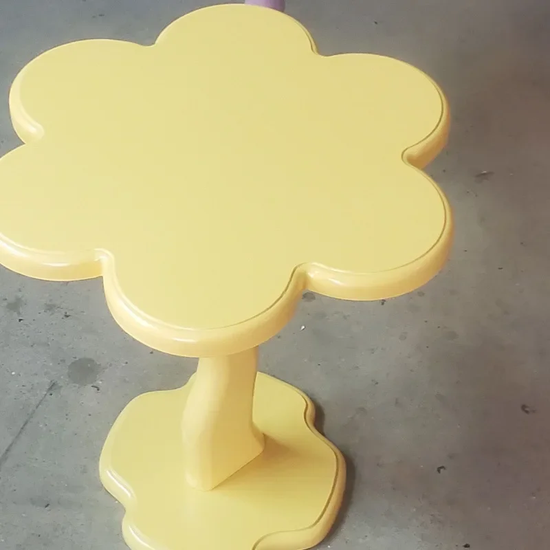 Kleiner Couchtisch im nordischen Stil mit Blütenblättern, B & B, kreativer Sofa-Beistelltisch, Wabi-Sabi-Sabi-Retro-Cloud-Couchtisch