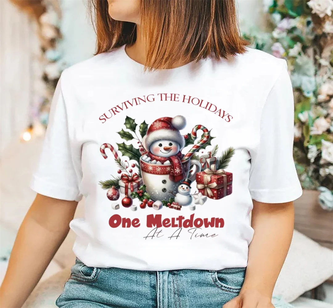 

Женская новогодняя футболка с узором чашки снеговика, повседневная женская футболка с круглым вырезом и милым принтом, праздничная футболка с коротким рукавом