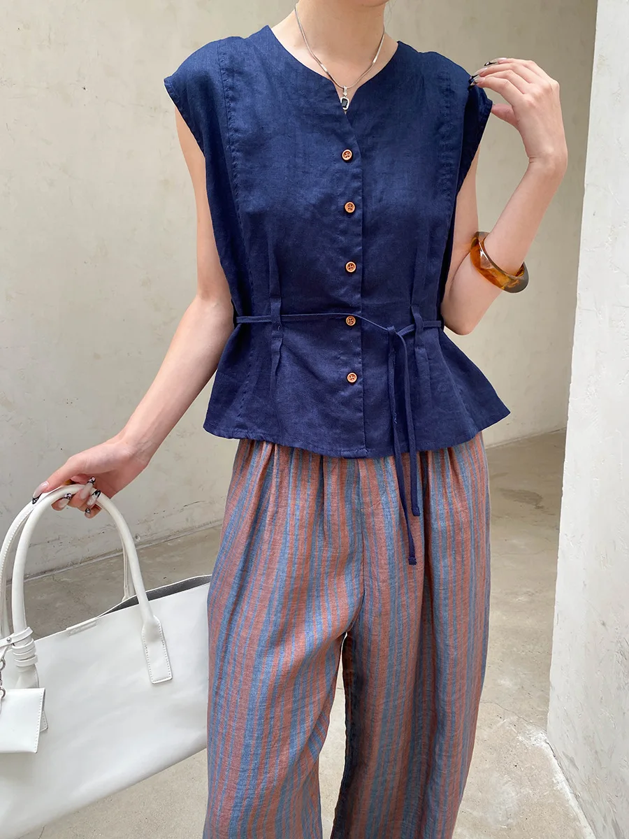 Sommerliche Damen-Weste in einfarbigem Design mit V-Ausschnitt, Taillengürtel und schlankmachendem, ärmellosem Design – Detail 15