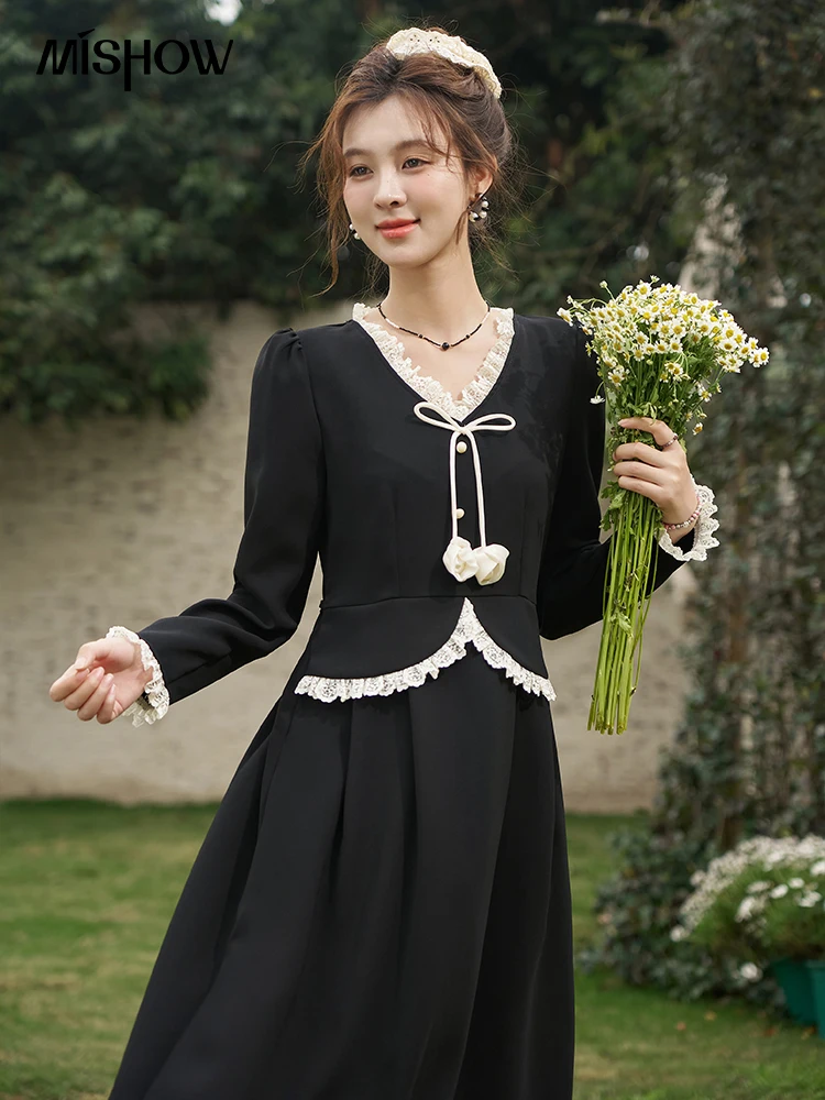 

MISHOW French Hepburn Fake Two Black Dresses Women 2024 Spring Lace Edge Patchwork Bow Flower V Neck Black Midi Dress MXD14L1770