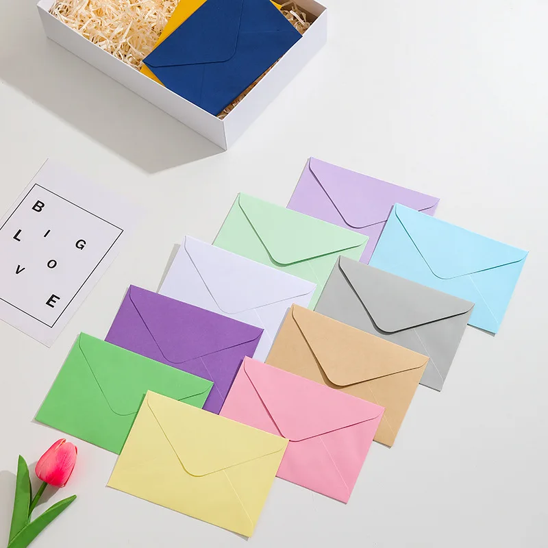 Personalizado. Envelope de cor sólida simples com borda de papel Kraft colorido Envelope de estilo ocidental