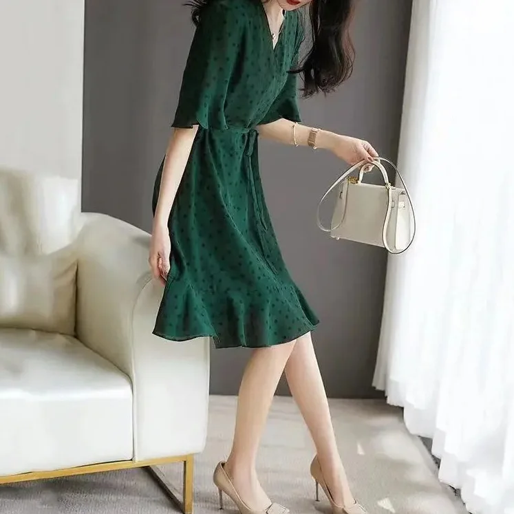 Imagem -02 - Hangzhou Mulberry Vestido de Seda para Mulheres Vestido de Comprimento Médio Bolinhas Pesado Verde Verão Novo 2024