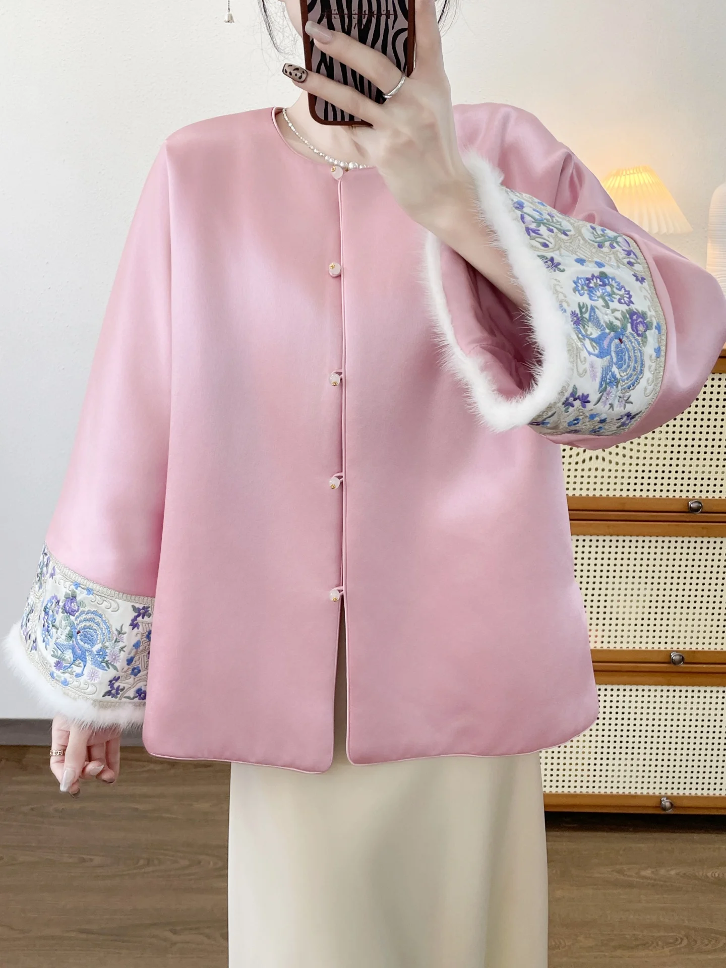 중국 스타일 산성 새틴 면 여성 겨울 고급 개인화 버튼 대형 사이즈 탕 의상...