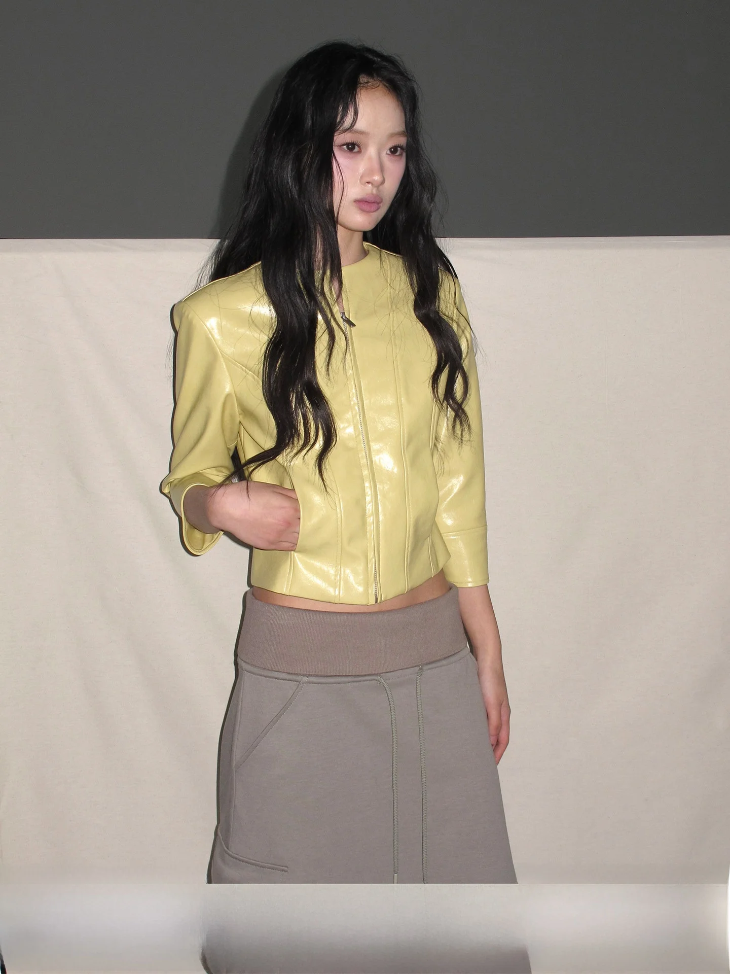 

Lvetong Original Design Cool Yellow round Neck Seven Sleeve Slim Fit Motorcycle Jacket Short Leather Coat Street Style Zipper
