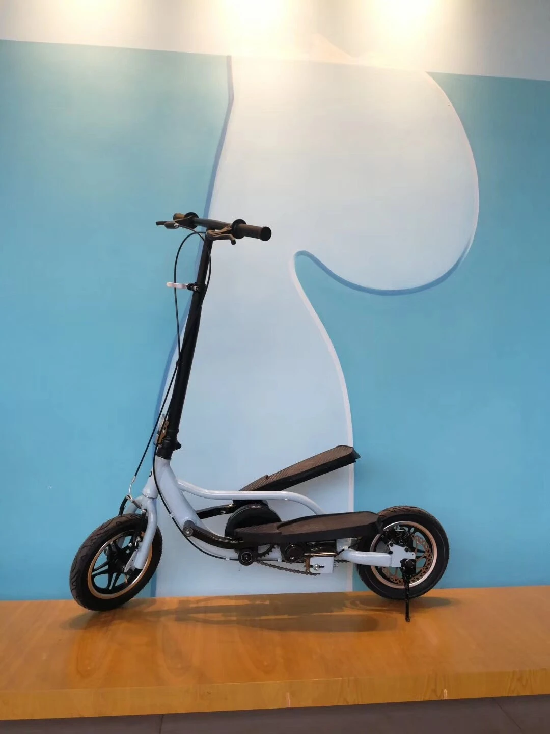 12 Inch Folding Pedal Scooter, Aluminum Alloy Frame with Disc Brake & Pneumatic Wheel