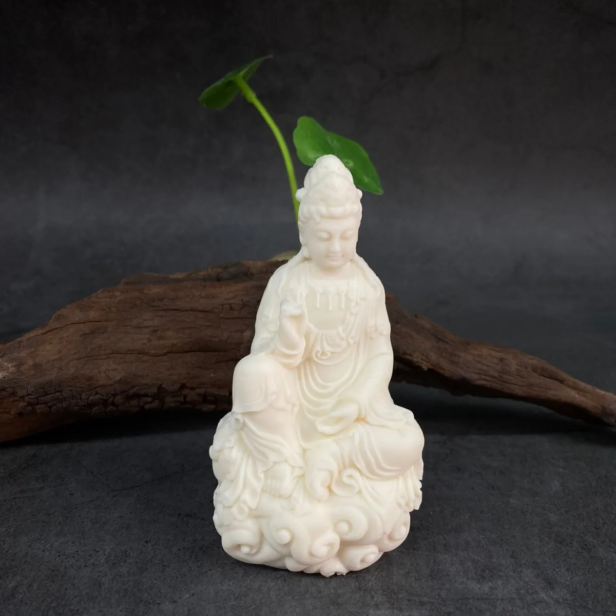 Ivory Nut Carved Nanhai Guanyin Buddha Sitting On Lotus Figurine Desktop Office Wenwan Decor Ornament