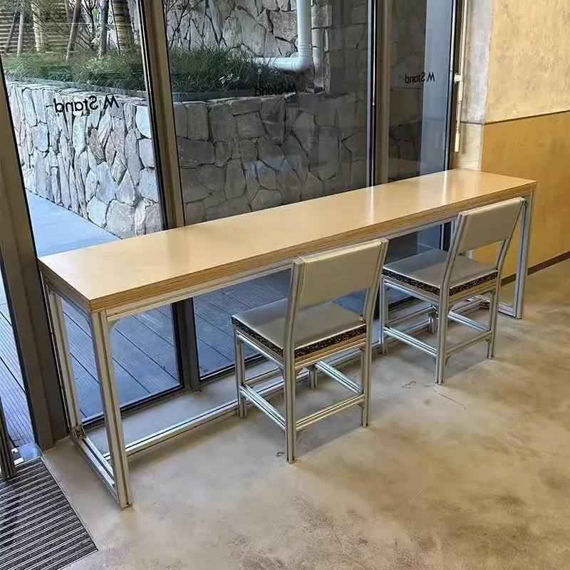 

Алюминиевый профиль, океанская доска, березовая длинная перегородка, окно, барный стол, чай с молоком, десерт, хлеб, кофейня