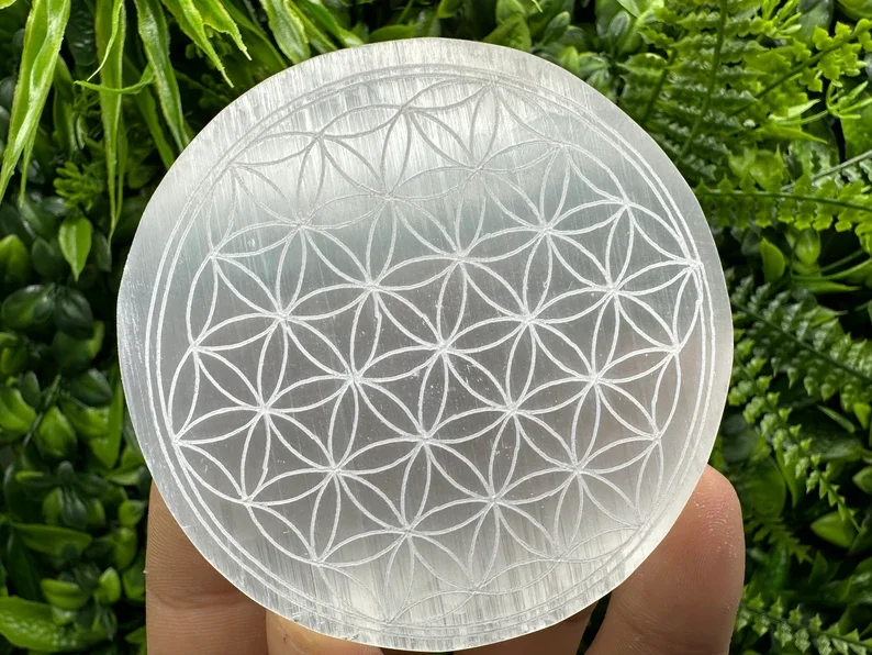 1 قطعة لوحة منحوتة من زهرة الحياة السيلينيت ، قطع الجبس السيلينيت ، ديكور المنزل ، حجر رفيق لممارسة اليوغا ، هدية كريستال #1