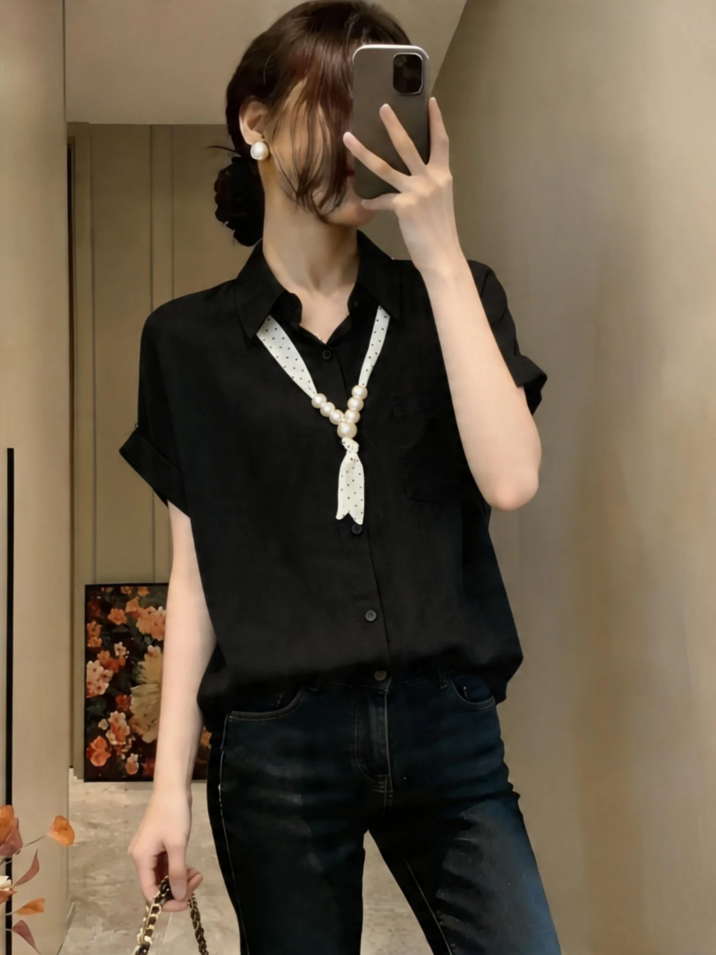 

Black Neck Short Sleeve Base Shirt Women Summer 2026 plus Size Slimming Design Sense Belted Beaded Top Korean Style Comm...