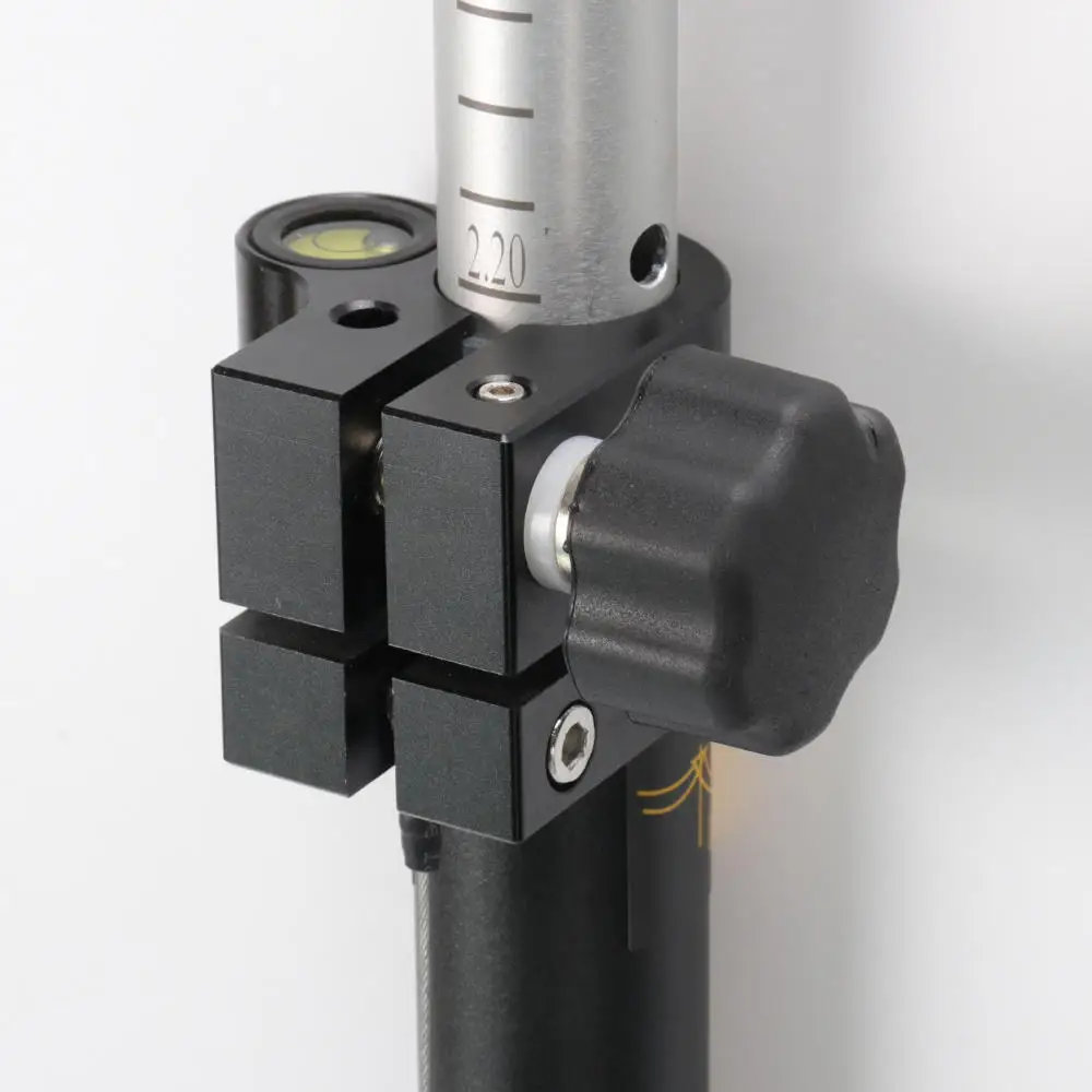 El poste GPS de 2,5 metros es extensible, con material opcional de aleación de aluminio y fibra de carbono y accesorios para equipos de medición