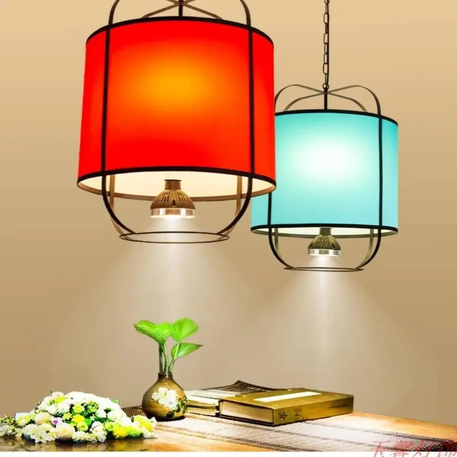Personalized Chinese-style hanging lantern with spotlights, featuring antique Chinese style, for a restaurant or café.