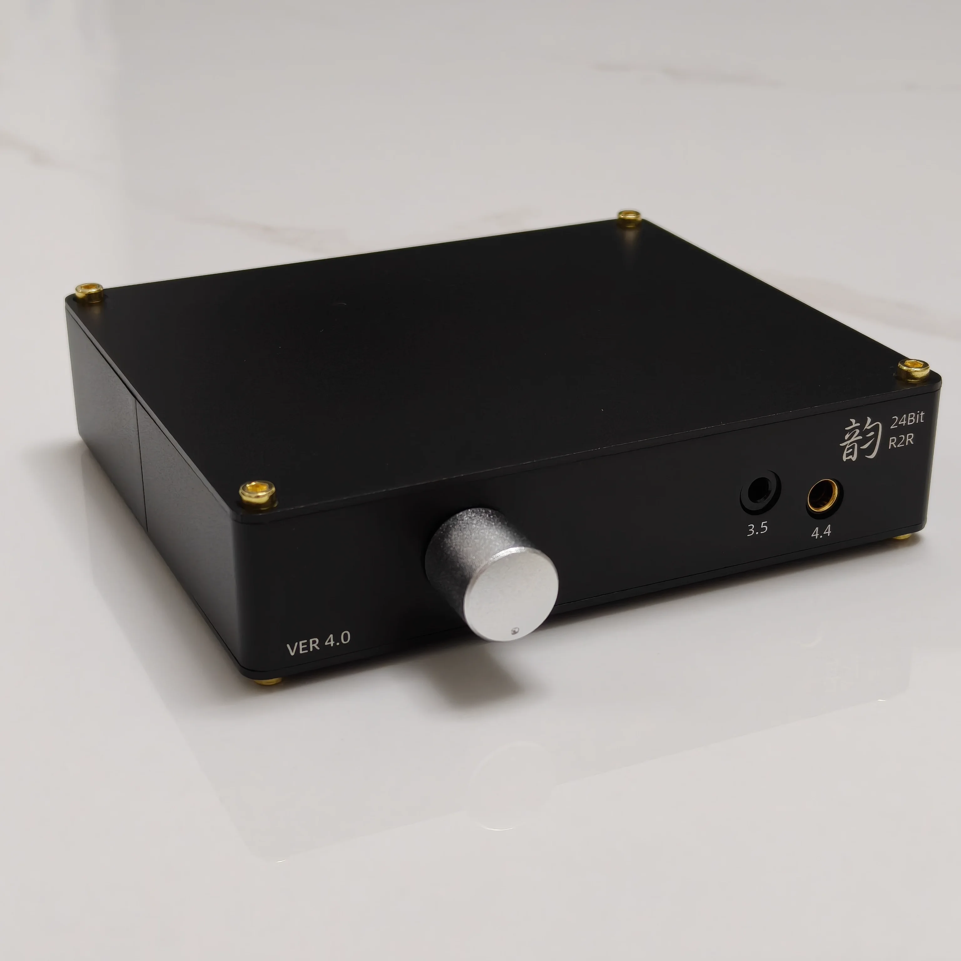 

JingYueSi Audio Top R2R V4 TCXO temperature compensated crystal oscillator 4625-2 op supports RCA, 3.5, 4.4 output small tail