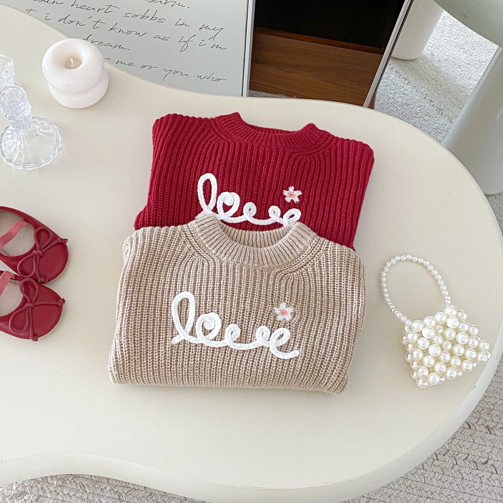 بلوفر بناتي برقبة دائرية سترة خريفية للسيدات مطرزة بحروف للأطفال سترة متماسكة عصرية لطيفة ودافئة