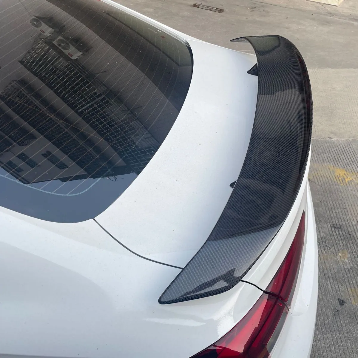 

For Motors Carbon Fiber Tail Wing Universal for Three Box Cars with Openings Spoiler
