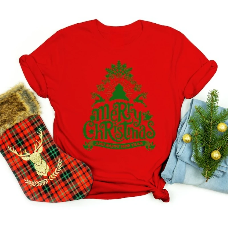 世界に喜びをもたらす メリークリスマスと新年あけましておめでとうございます シャツ ファミリー クリスチャン クリスマスツリーの外観デザイン グラフィックTシャツ