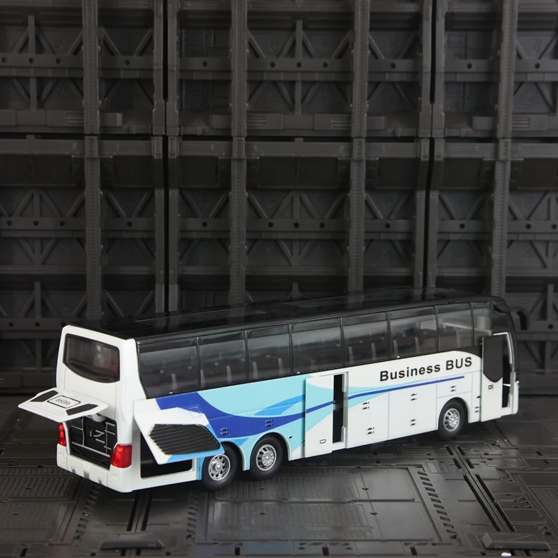 1:30 simulation business bus alloy car model city tourism bus has simulated sound and lighting functions, rich details
