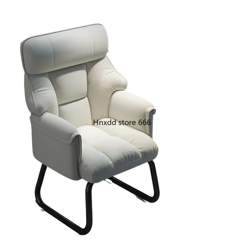 Household e-sports chair can lie down, arched legs are comfortable, and sedentary sofa chair has fixed feet.