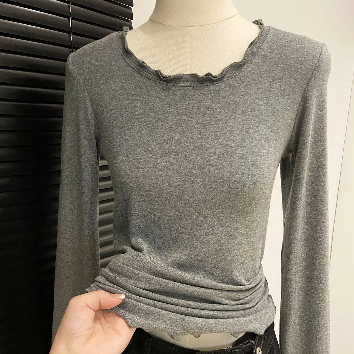 White round Neck Long Sleeve T-Shirt Women's Slim Fit Casual Style Base Layer Top for Autumn 2025 New Arrival Simple Design