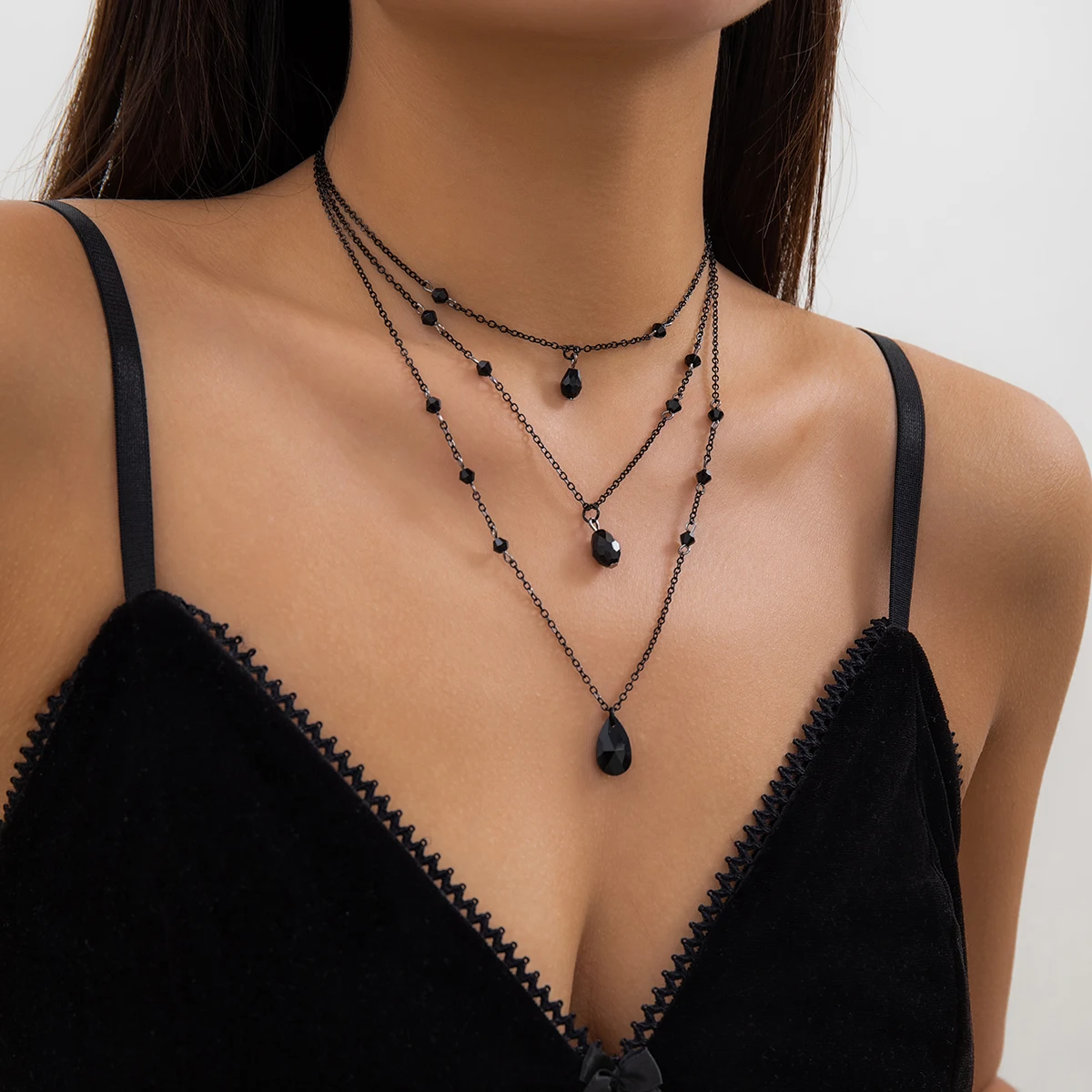 IngeSight.Z Gothic wielowarstwowy czarny kropla kryształowy naszyjnik zestaw dla kobiet w stylu Vintage czarny metalowy łańcuszek Choker na szyję — zdjęcie 4