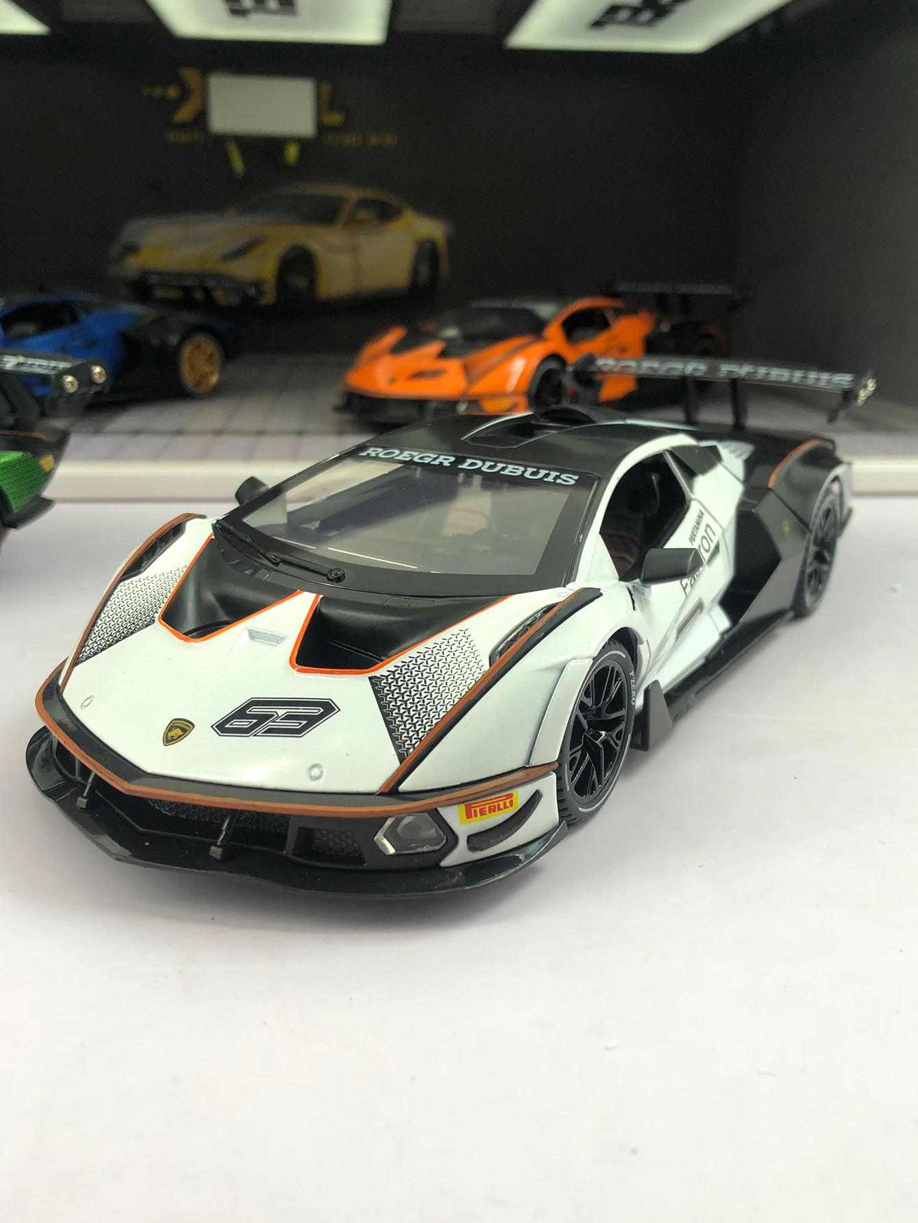 1: 24 simulation zinc alloy SCV12 model car, static ornament, metal collectible gift car