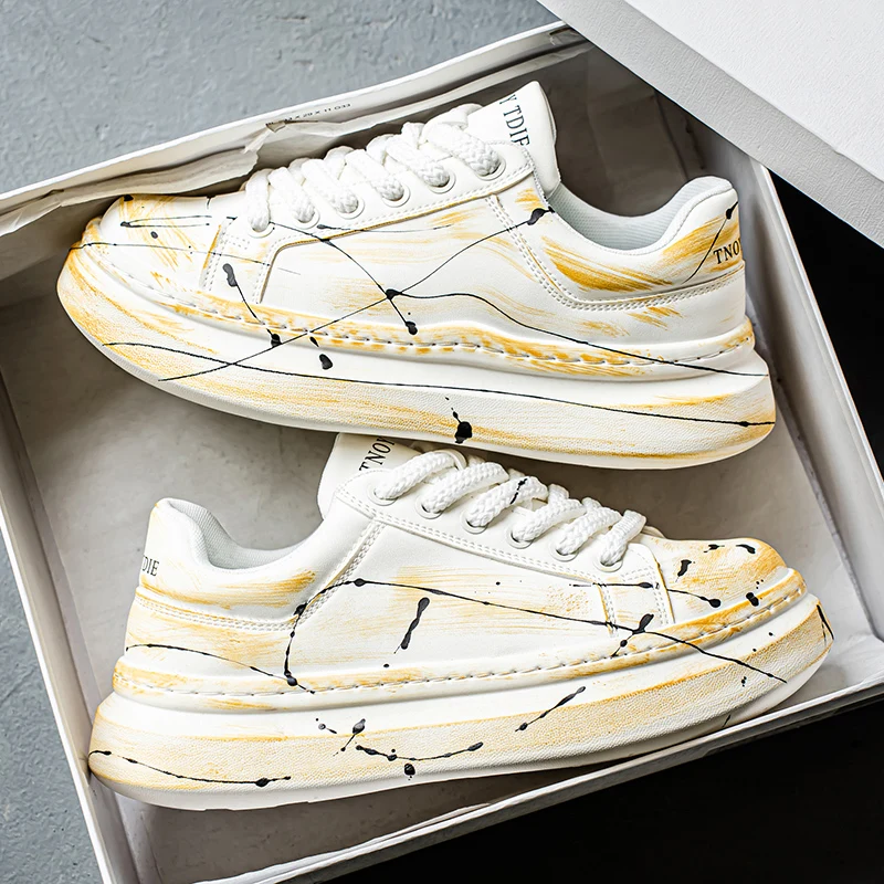 2022 Nieuwe boardschoenen voor heren, sneakers, skateschoenen, vrijetijdsschoenen Outdoor Lichtgewicht minimalistisch reizen Trendy gedempte dagelijkse kleding