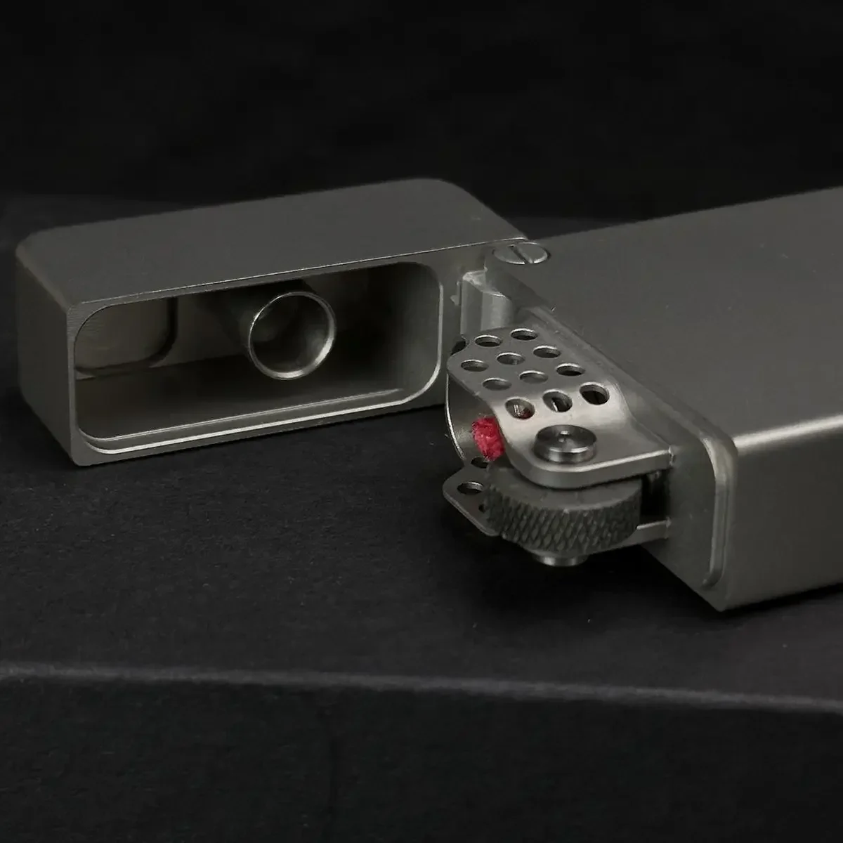 

Minimalist Frosted Titanium Oil Lighter Absorption Wheel Fuel Lighter CNC Hollowed Out Armor Style Collective Gift Lighters