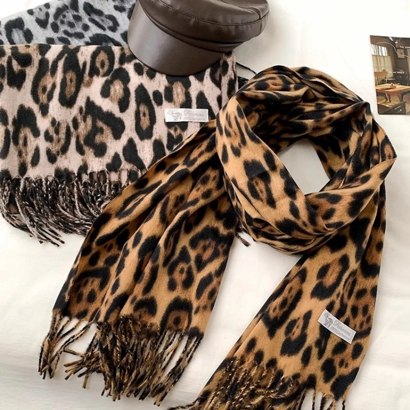 2025年ニューレトロシルクレオパード柄スカーフ軽量ソフト暖かいスカーフファッションアクセサリー女性男性ヴィンテージスタイル冬服