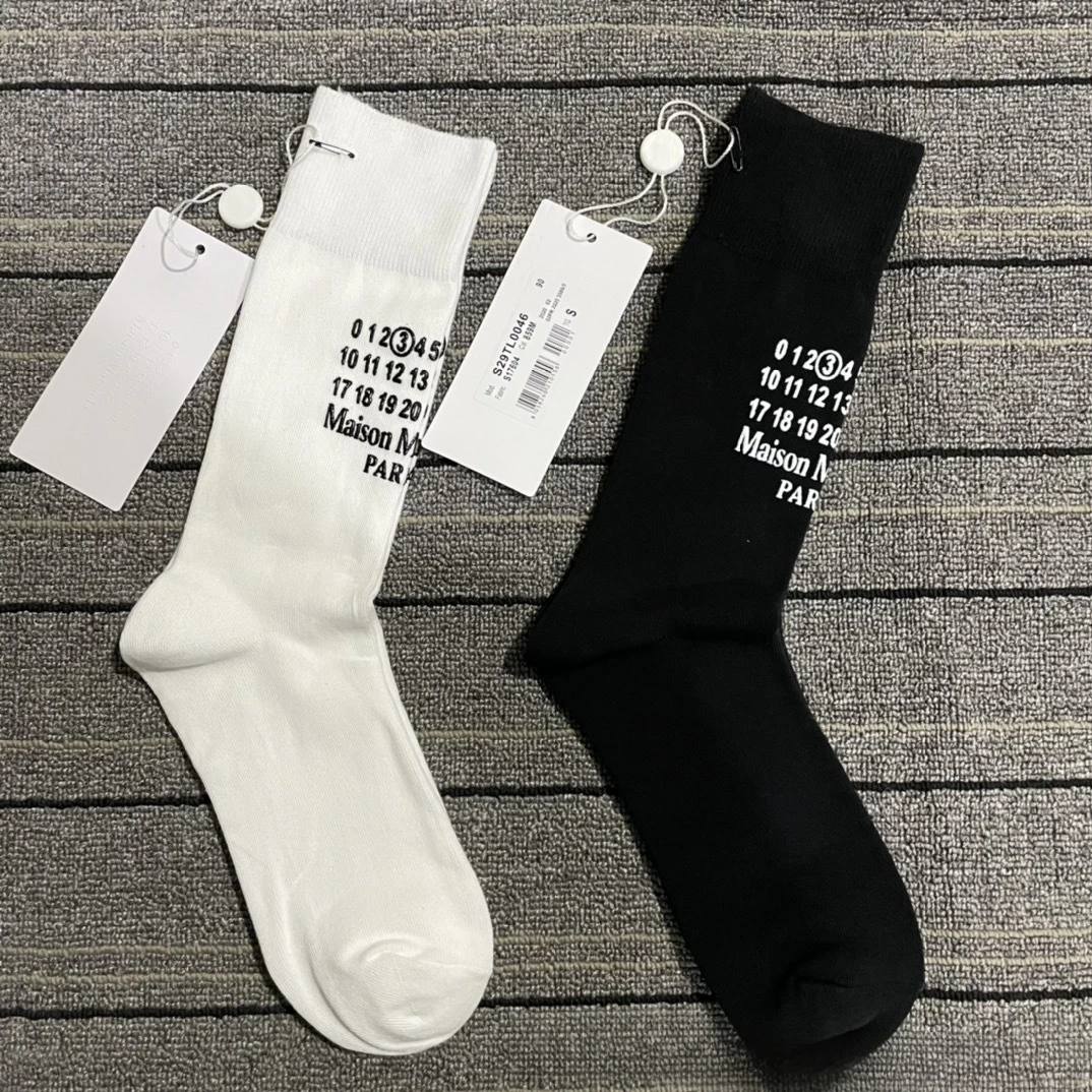 2 Pairs MM6 Mens Womens Numbers Bamboo Sock Novelty Fashion Sport Socks Unisex Letter