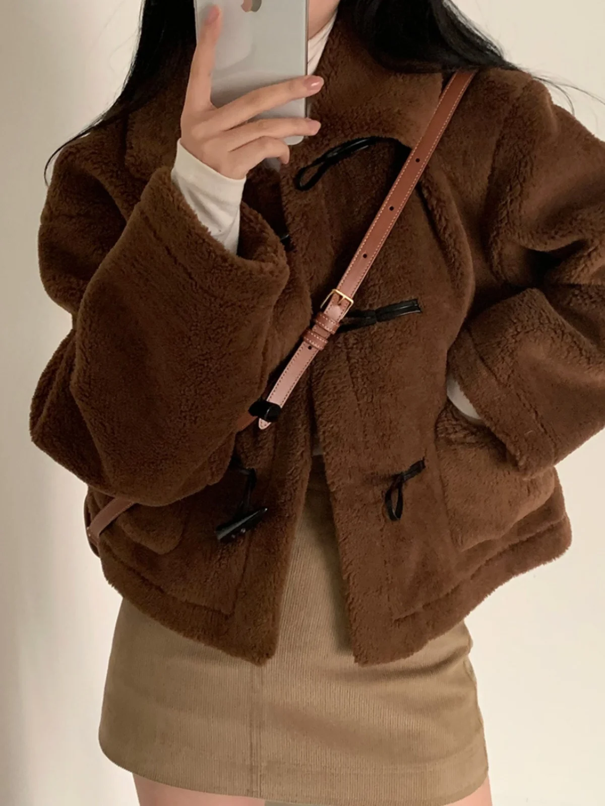 푹신한 짧은 양털 벨벳 재킷 여성용 겨울 게으른 따뜻한 털 통합 루즈 코튼 의류 버튼 디자인 캐주얼 스타일