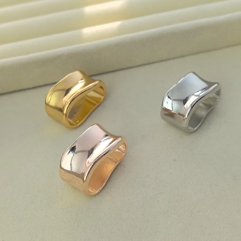 

Minimalist Smooth Silk Scarf Clip Versatile Secure Scarf Ring Smooth and Elegant Tassel Knot Clip with Texture