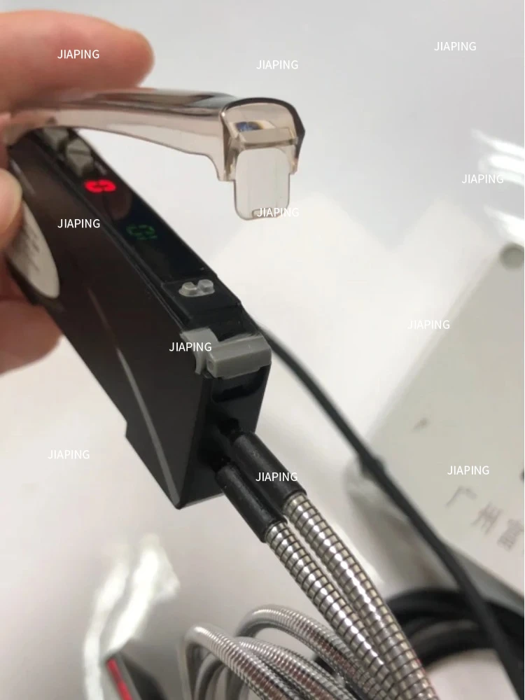 

Suitable for Fiber optic amplifier FW-32N dust proof counting infrared reflective switch induction senso