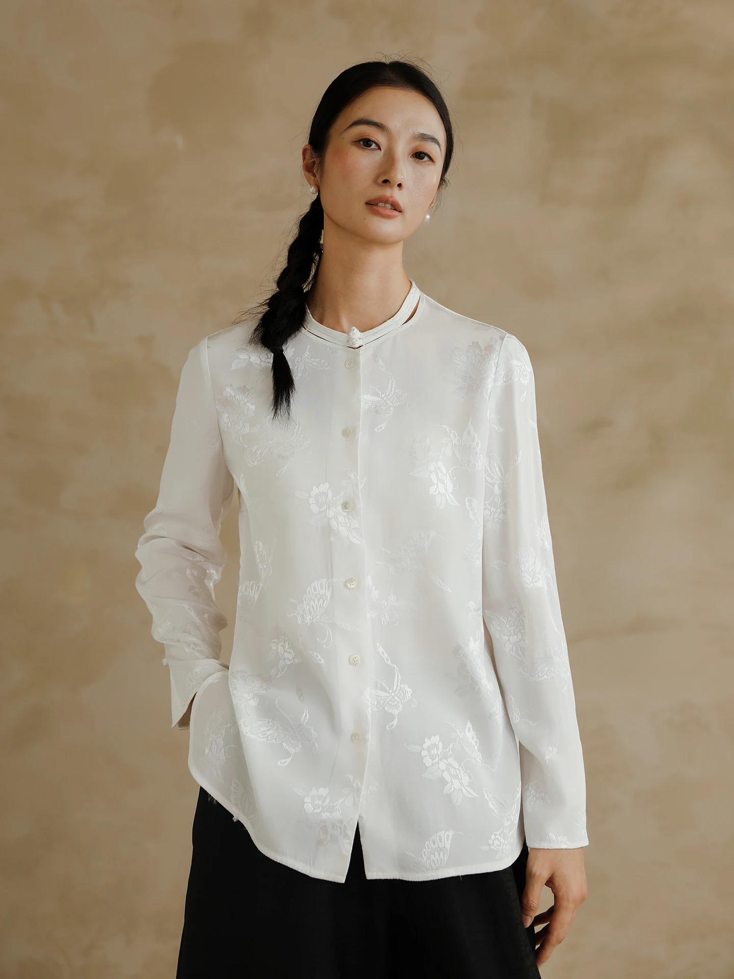 

New Chinese Sle Plant Fiber Embroidered irt Women's Improved Version Unique Design Layering Winter New Arrival