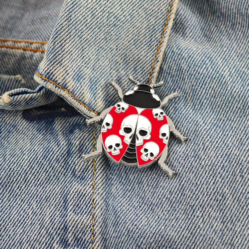 Gothik-Marienkäfer-Schädel-Brosche Rotes Insekten-Metall-Abzeichen Punk-Skelett-Emaille-Pin Gothic-Schmuck Halloween-Geschenk – Detail 5