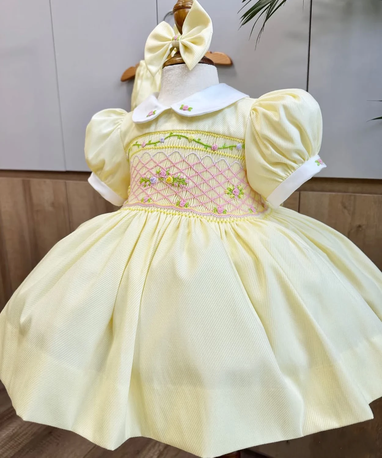 Summer Girls Handmade Embroidered Flowers Bow Yellow Smoked Dress For Casual Party Birthday Wedding Photography