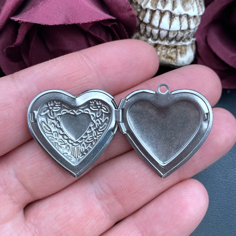 2pcs Stainless Steel Heart Box Vintage Reliquary Pendant Photo Locket DIY Necklace Handicraft Charm Jewelry Making Supplies