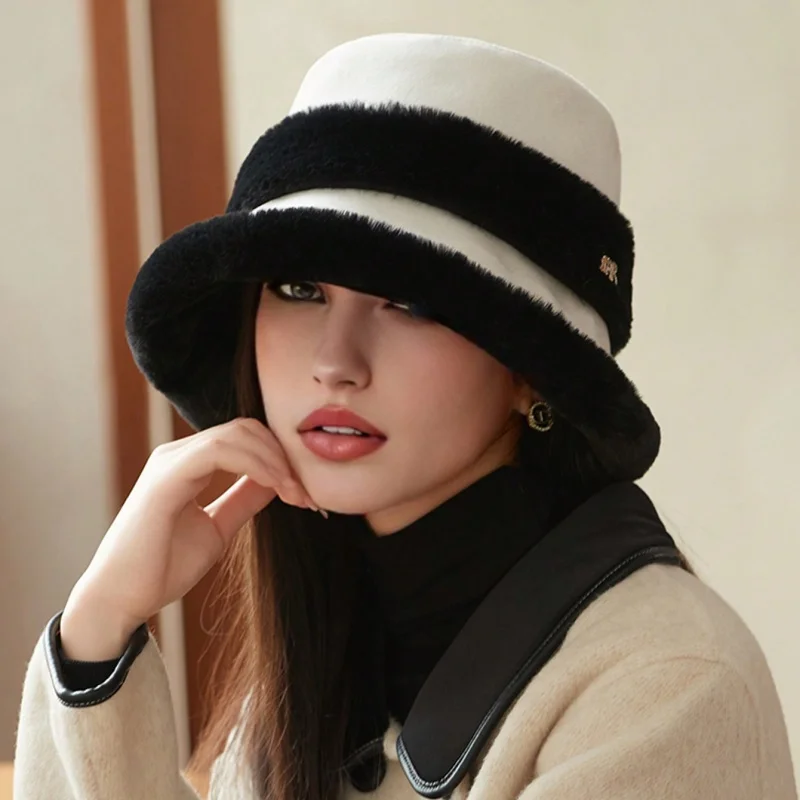 Available in four colors: women's outdoor fleece-lined knit hat, thick and warm for autumn and winter, with a simple, versatile,