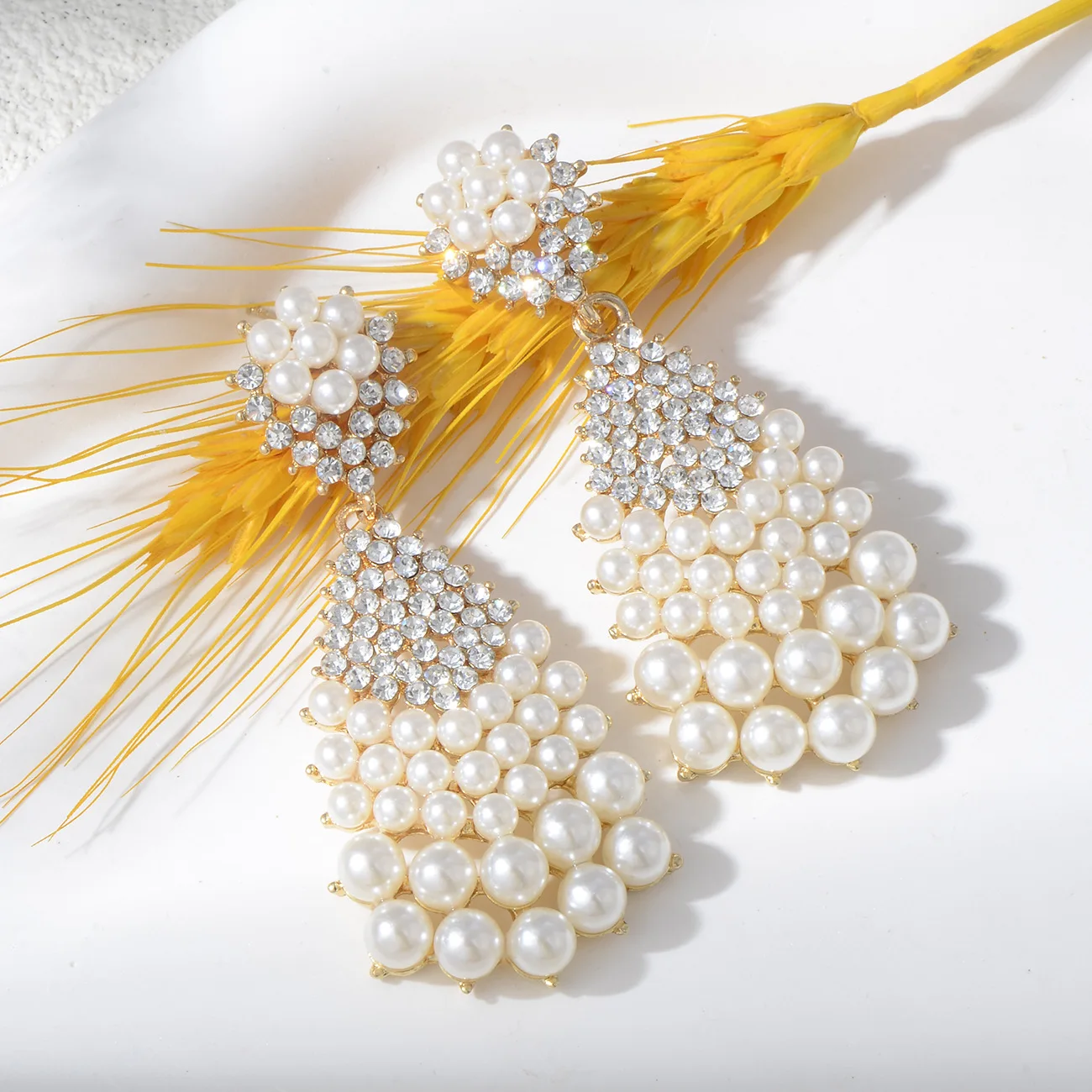 Luxurious Pearl Earrings Studded With Zircons Dangle Earrings for Women Elegant Statement Jewelry Girls Gift Drop Earrings