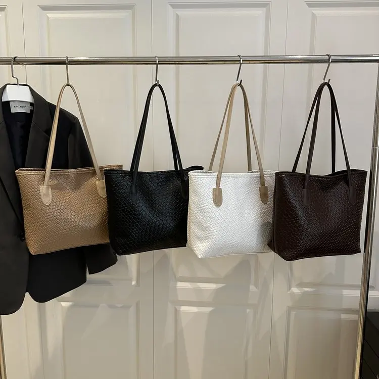 

2025 Winter 704 New Tote Bag Average Size Zipper Fashion Trend Shoulder Messenger Bag Commuter Bag Large Capacity