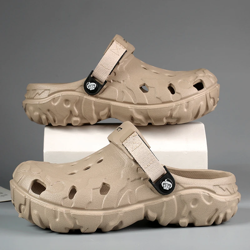 

Summer New Men's Slippers Outdoor Garden Clogs Male Casual Shoes Fashion Luxury Sandals Comfort Home Soft Slippers 40-47