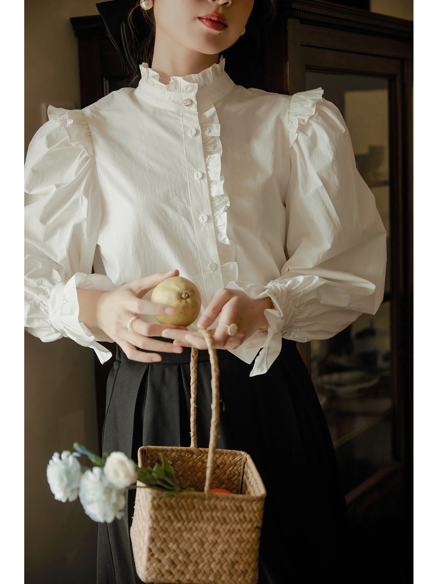 

White Bubble Sve irt Женская новинка Sle Gold Button Wooden Fem Commute Vintage Cotton Long Sve Pure Color irt