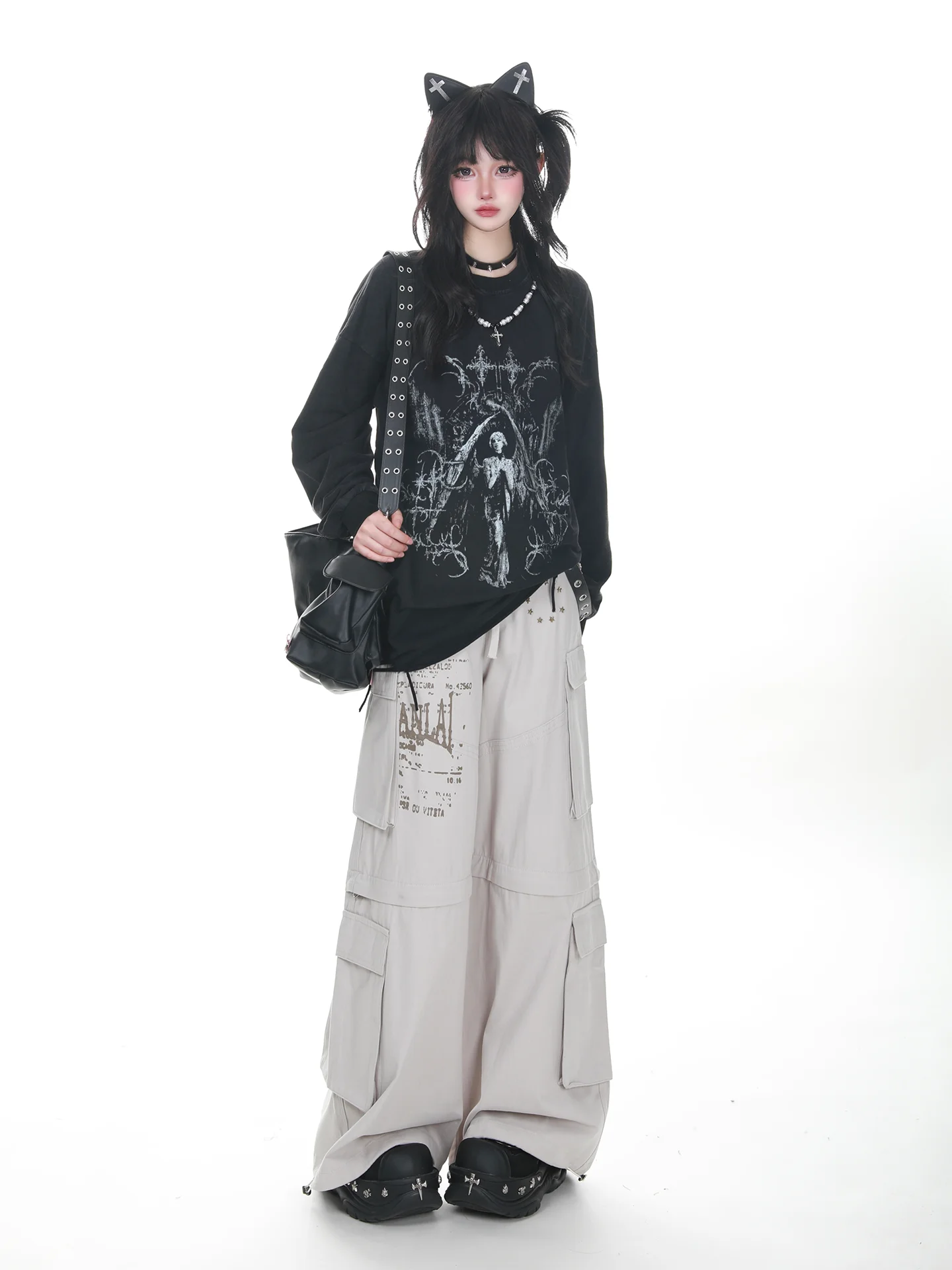 Japanese Style Retro Subculture Graffiti Print Round Neck Beaded Chain Long Sleeve Loose Casual Pullover Sweatshirt Women Autumn