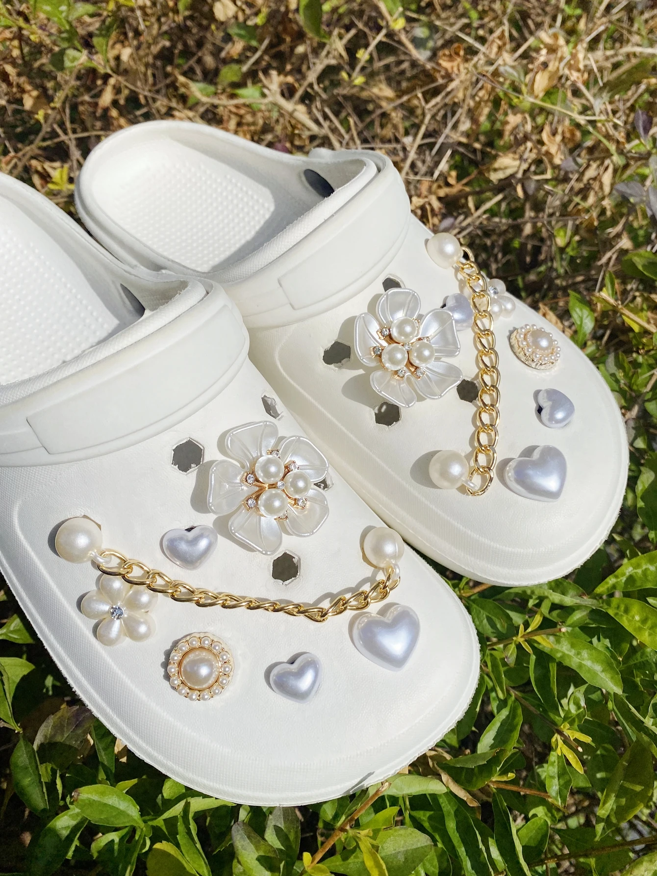14 casual white (camellia, large white heart, small white heart, five-petal flower with diamonds, chain) shoe buckle DIY decorat