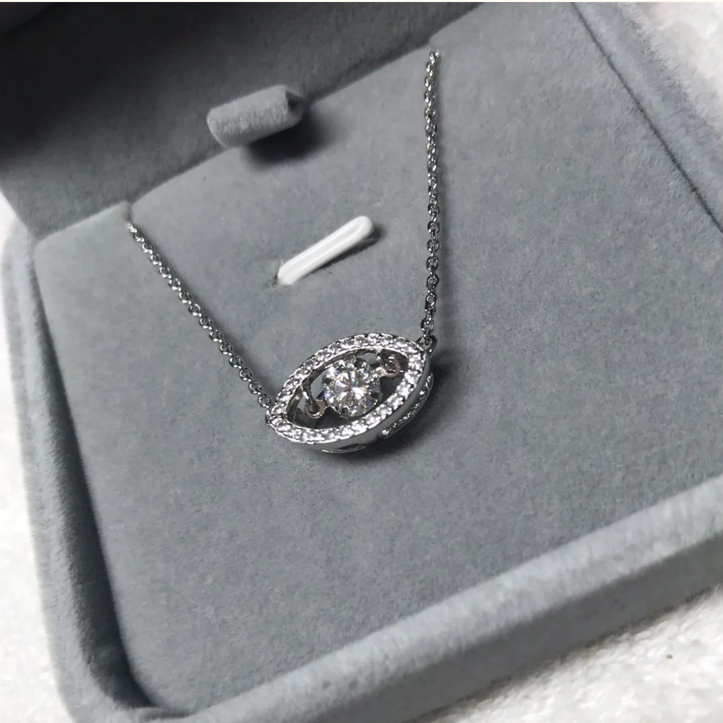 New fashion simple mo SangShi clavicle necklace set eye of the demon beating heart