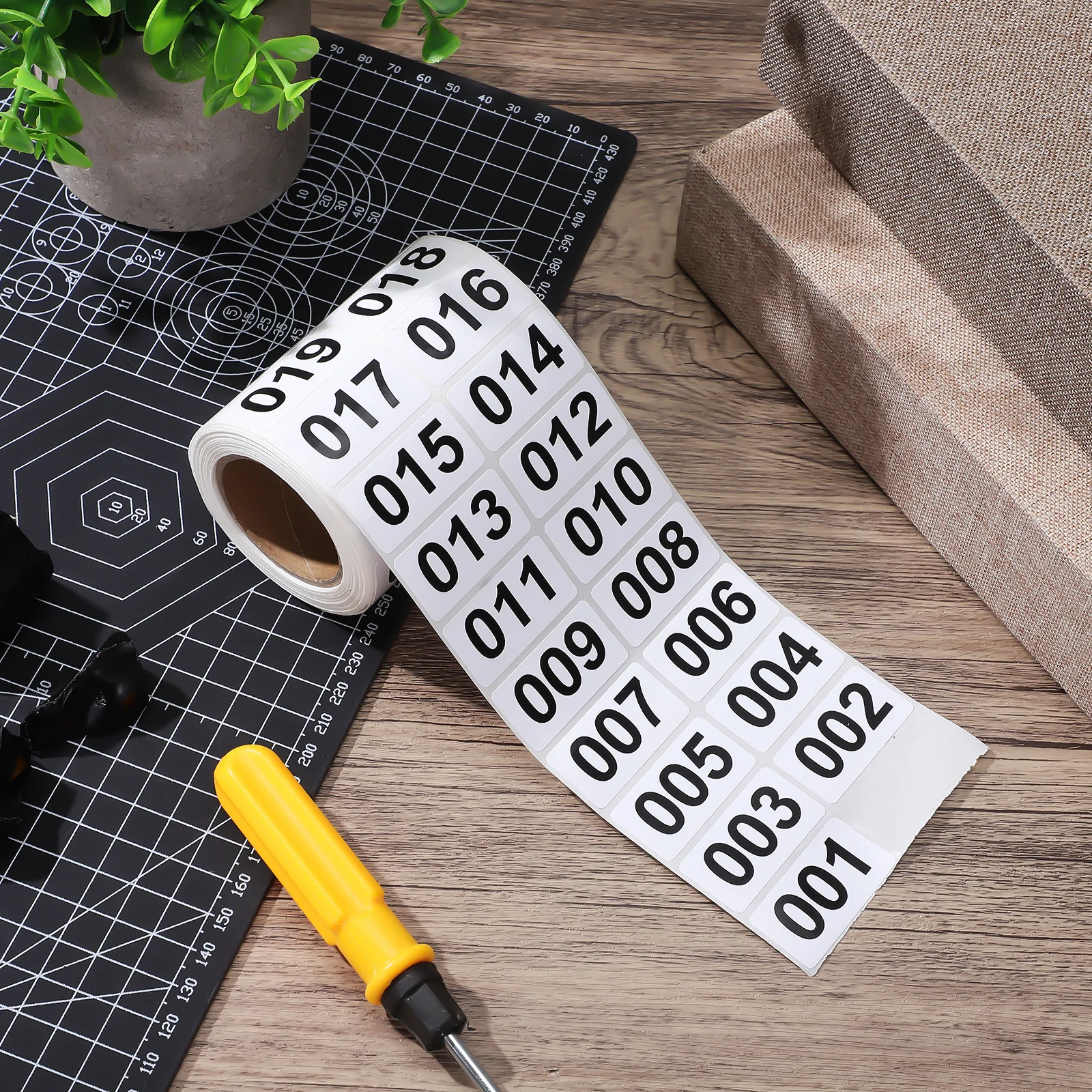 

1 Roll Long-Lasting Number Label Stickers Smooth Texture Strong Hold for Equipment Marking Warehouse Number Pasters