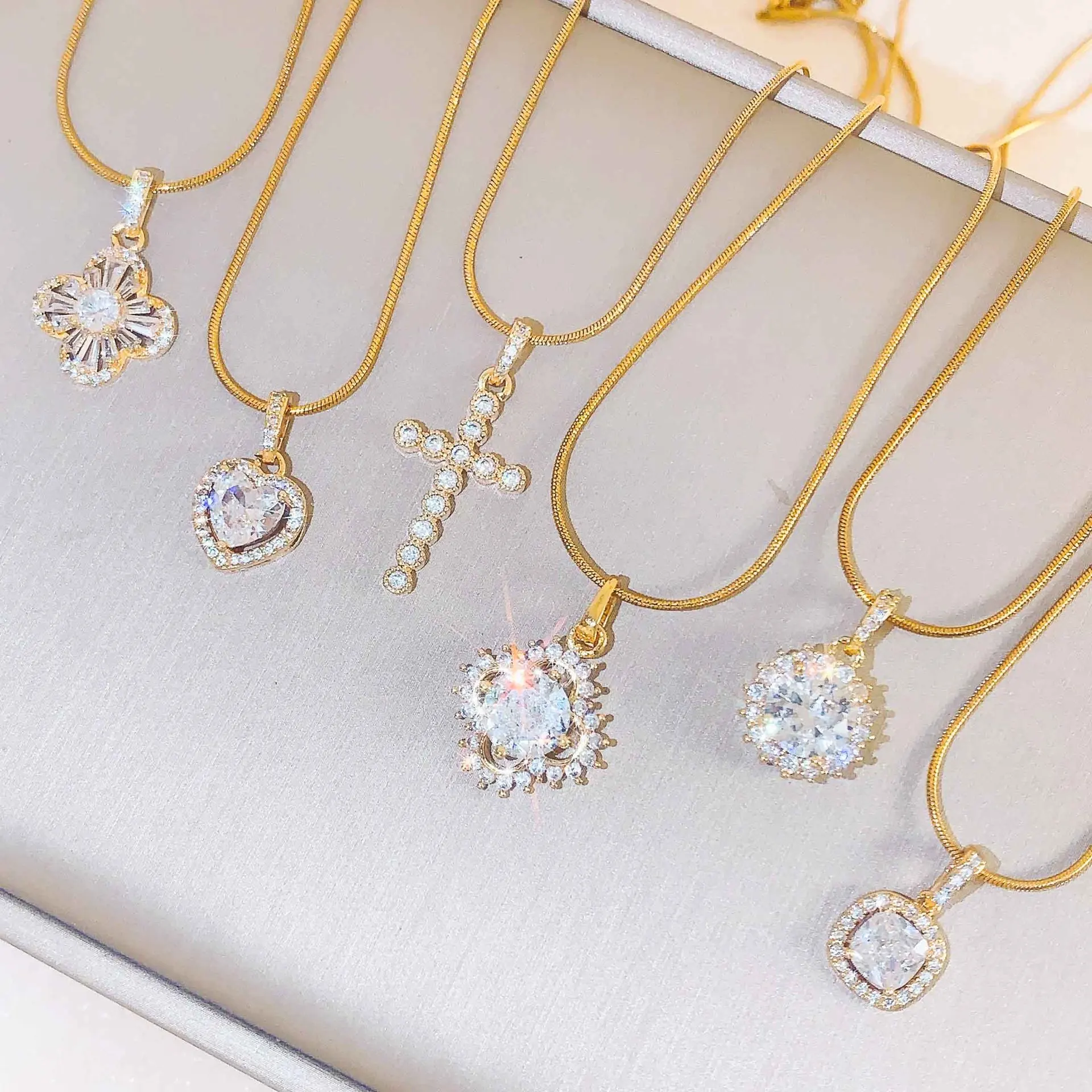 

Necklace women's colorfast small cuteelegant titanium steel necklace easiest for matchclassy jewelry casual clavicle chain