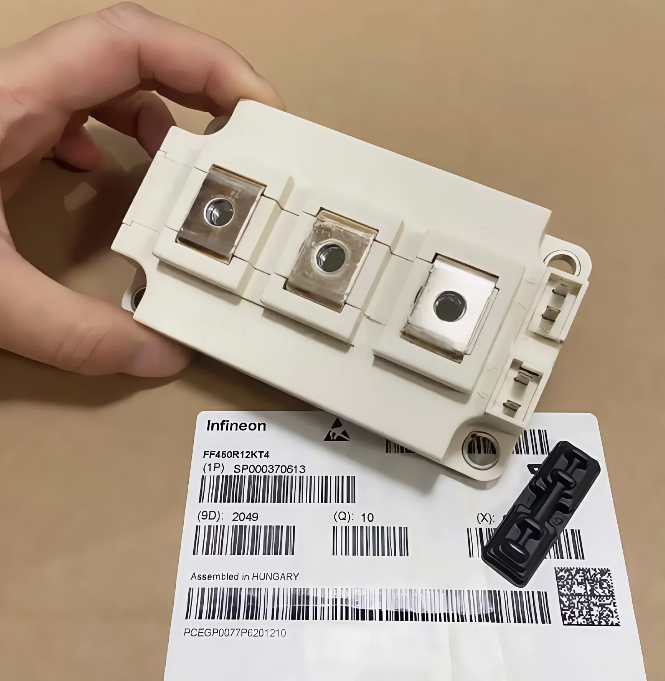 FF450R12KT4 FF400R12KT3 FF400R12KE3 FF300R12KS4 FF200R12KS4 인피니온 모듈, 수입 정품 재고!