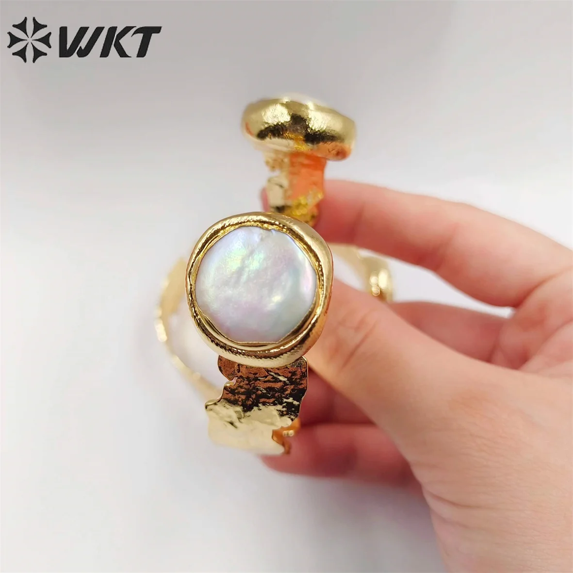 WT-B434 New Special Natural Pearl Bangle Elegant Metal Electroplated Adjustable style Jewelry for Women Fashion jewelry