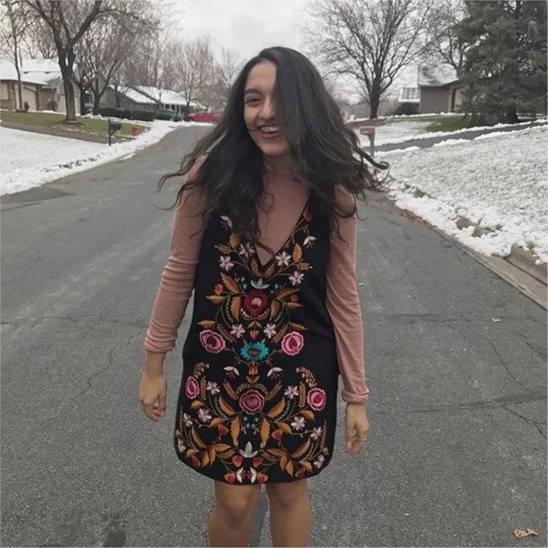 فستان قصير عتيق من الأغنية الشعبية فستان نسائي رائع مطرز للحديقة بجيوب جانبية وفتحة رقبة على شكل حرف v فساتين صيفية مثيرة للشاطئ 2025