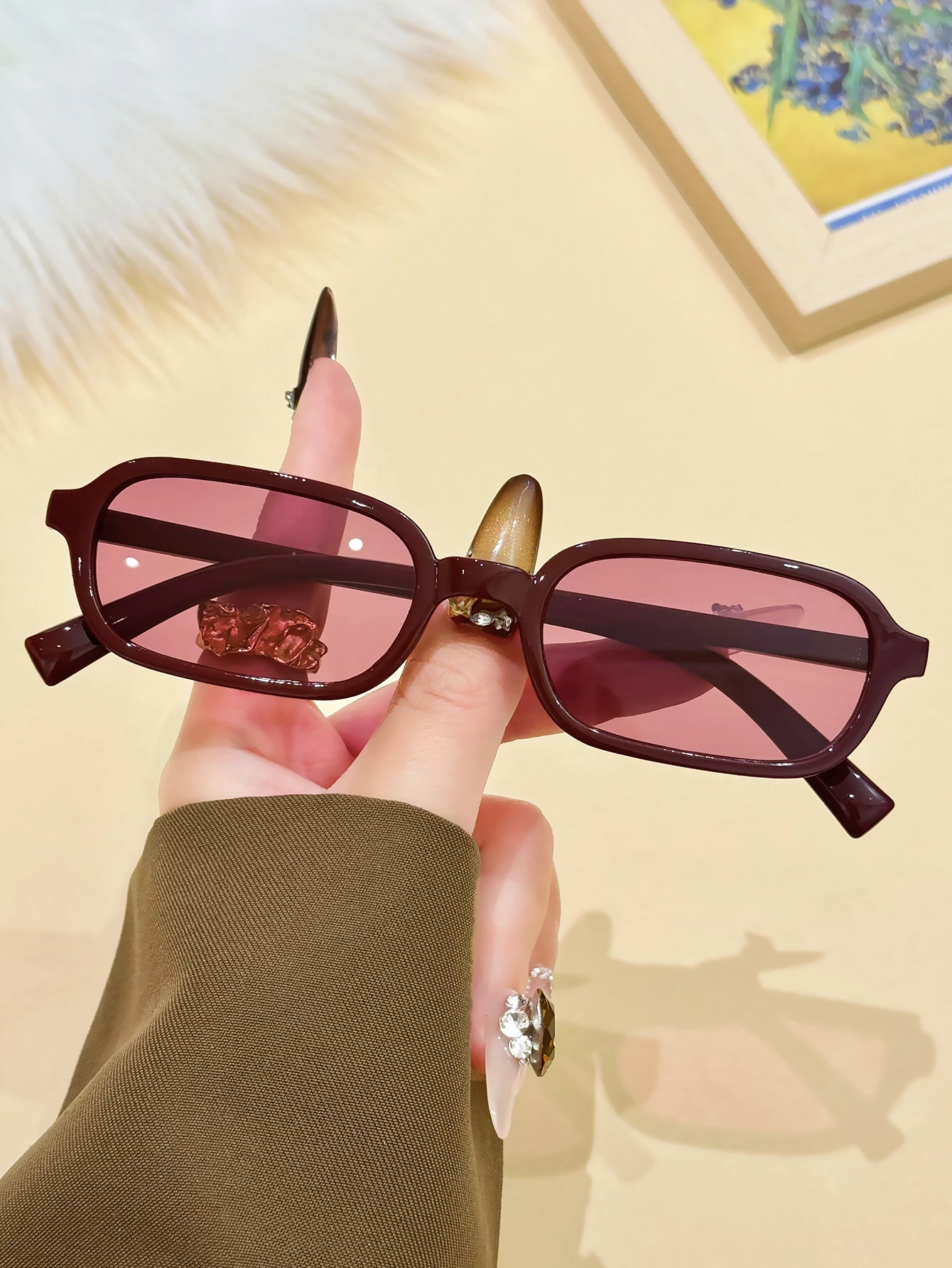 1 Stück Retro-Sonnenbrille für Damen mit auffälligem, stilvollem burgunderrotem kleinem quadratischem Rahmen, UV-Schutz, für Dating/Partys