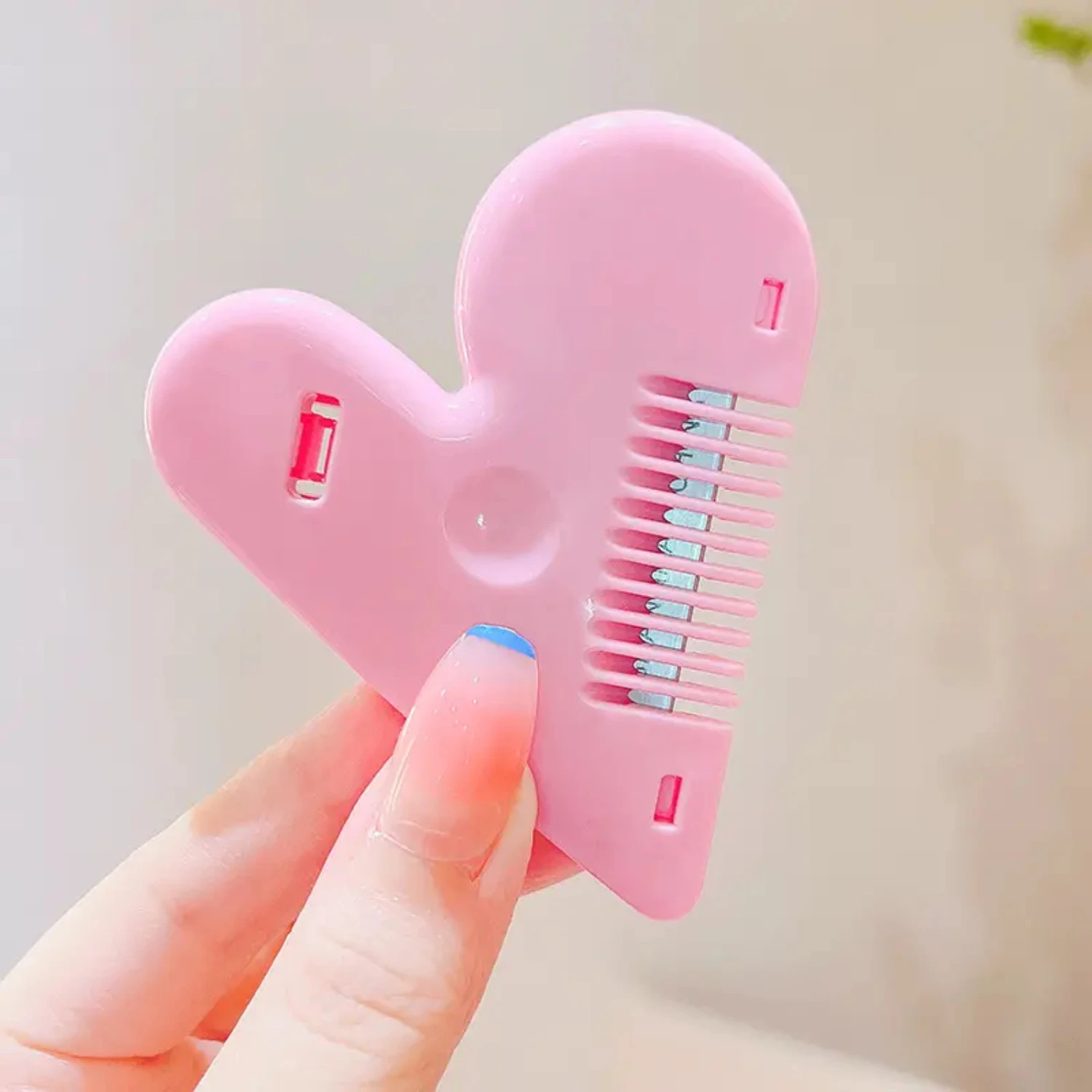 Ideal Precision Heart Shaped Mini Combs for Hair Cutting - Versatile and Stylish Must-Have Accessory for Flawless Haircare Routi